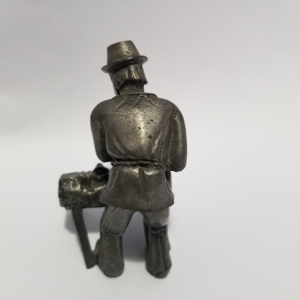 Vintage Daalderop Pewter Dutch Shoe Cobbler Figurine - Picture 5 of 10